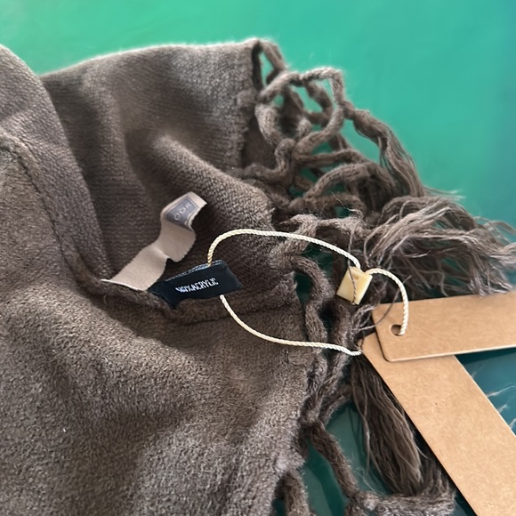 LOOK Shawl, two arm holes, wrap around - Picture 4 of 9